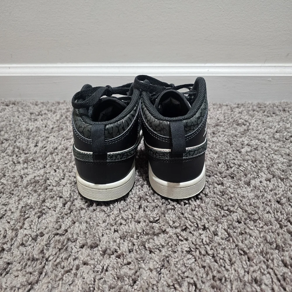 NIKE JORDAN MID TOP PANDA ELELPHANT SNEAKERS Youth Size 1